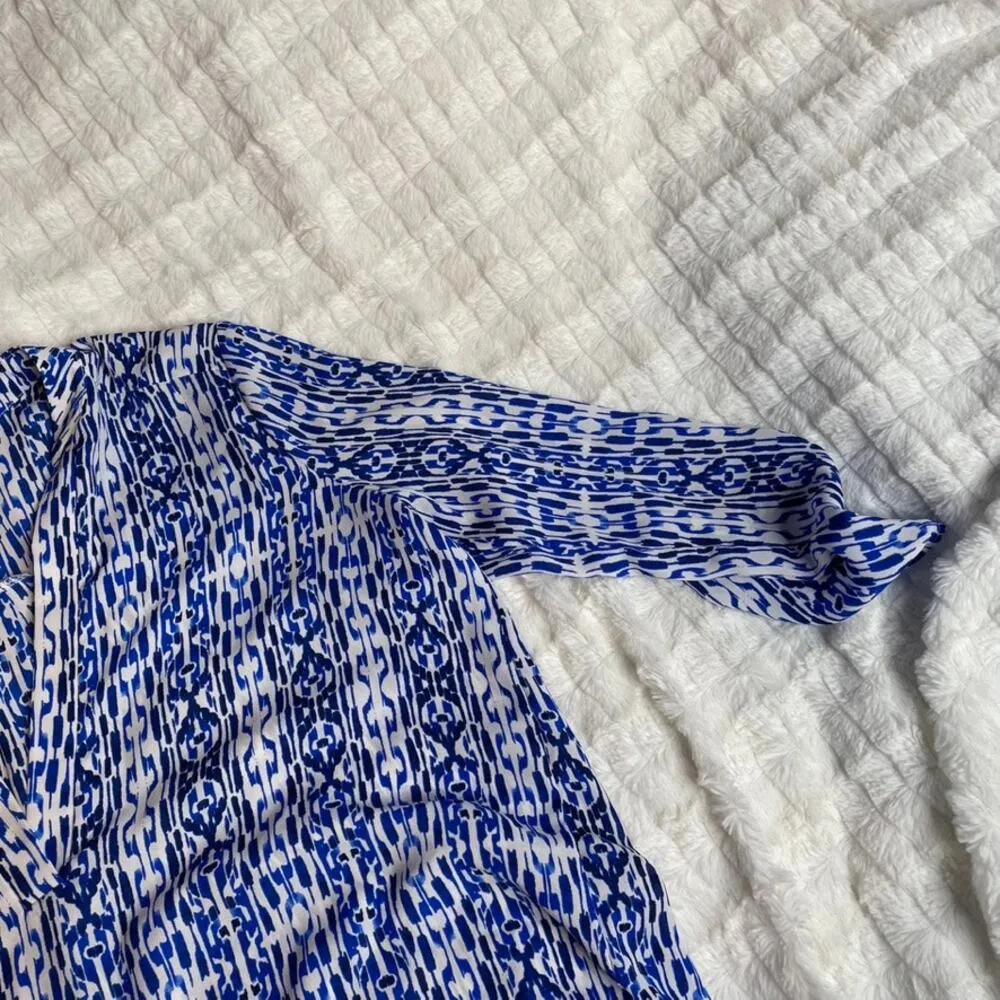 LUSH Patterened 1/2 Sleeve Rolled V Neck Top Blue White Small Blouse Office Work - Image 2