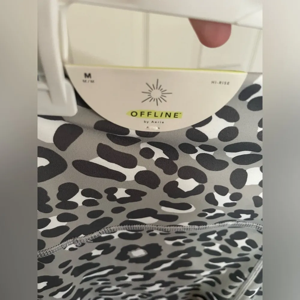 AERIE Offline Zebra print leggings size Medium - Image 3