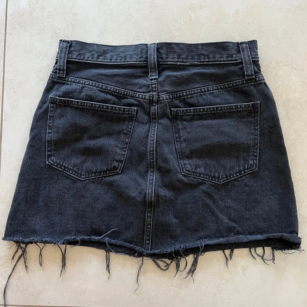 Madewell Rigid Denim A-Line Mini Skirt in Lunar Wash: Button-Front Edition 28 - Image 8