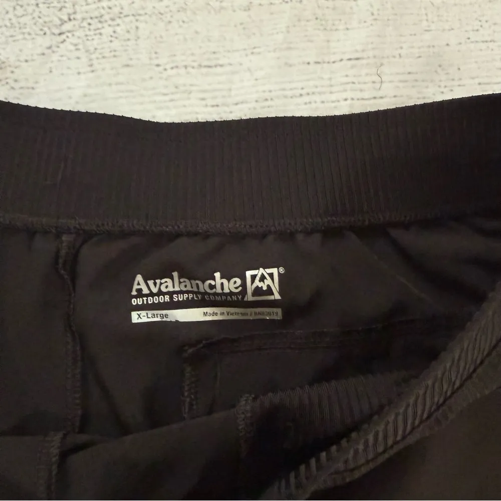 Avalanche Outdoor Supply Company size XL women's black drawstring shorts - Image 4