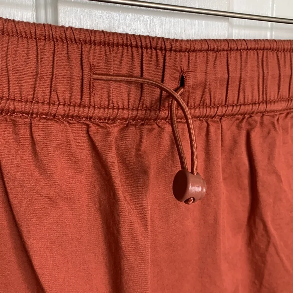 Evereve Sundry Sunday Skirt with Bungee Drawcord in Terra rust brick W-645 Sz M - Image 4