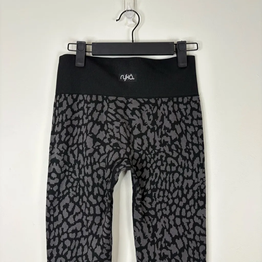 Ryka Black & Gray Animal Print 29” Leggings Size Medium Seamless - Image 5