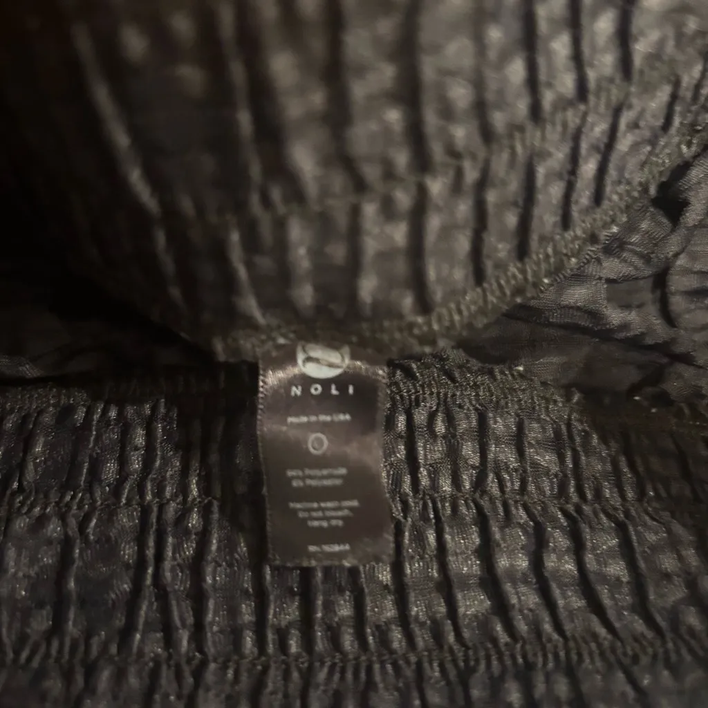 Noli Yoga Liquid Mesh Swift Shorts – Black – Size Large – Athleisure Activewear - Image 3