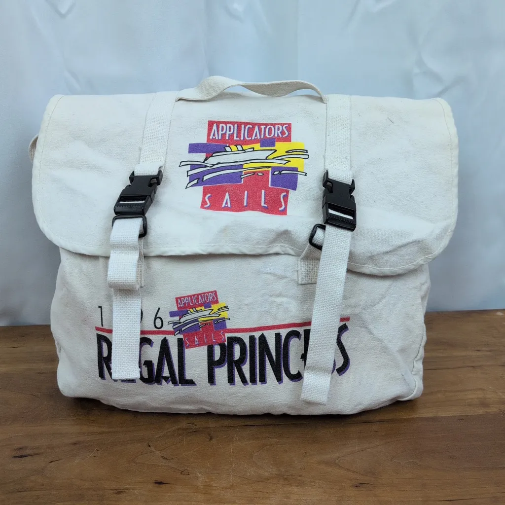 1996 Regal Princess Canvas messenger style shoulder bag - Image 5