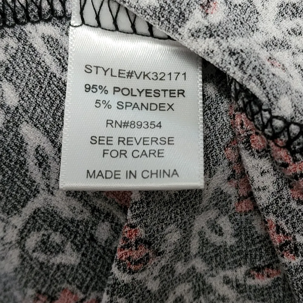 Adrienne Vittadini red/black floral sleeveless draped top size large - Image 10