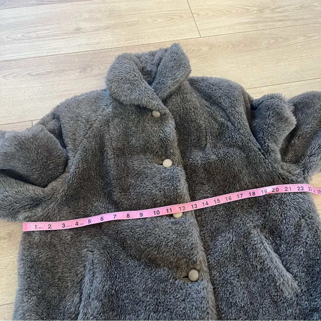 Vintage Women’s Four Button Fur Coat Bell Sleeve Size 46” Chest M/L - Image 2