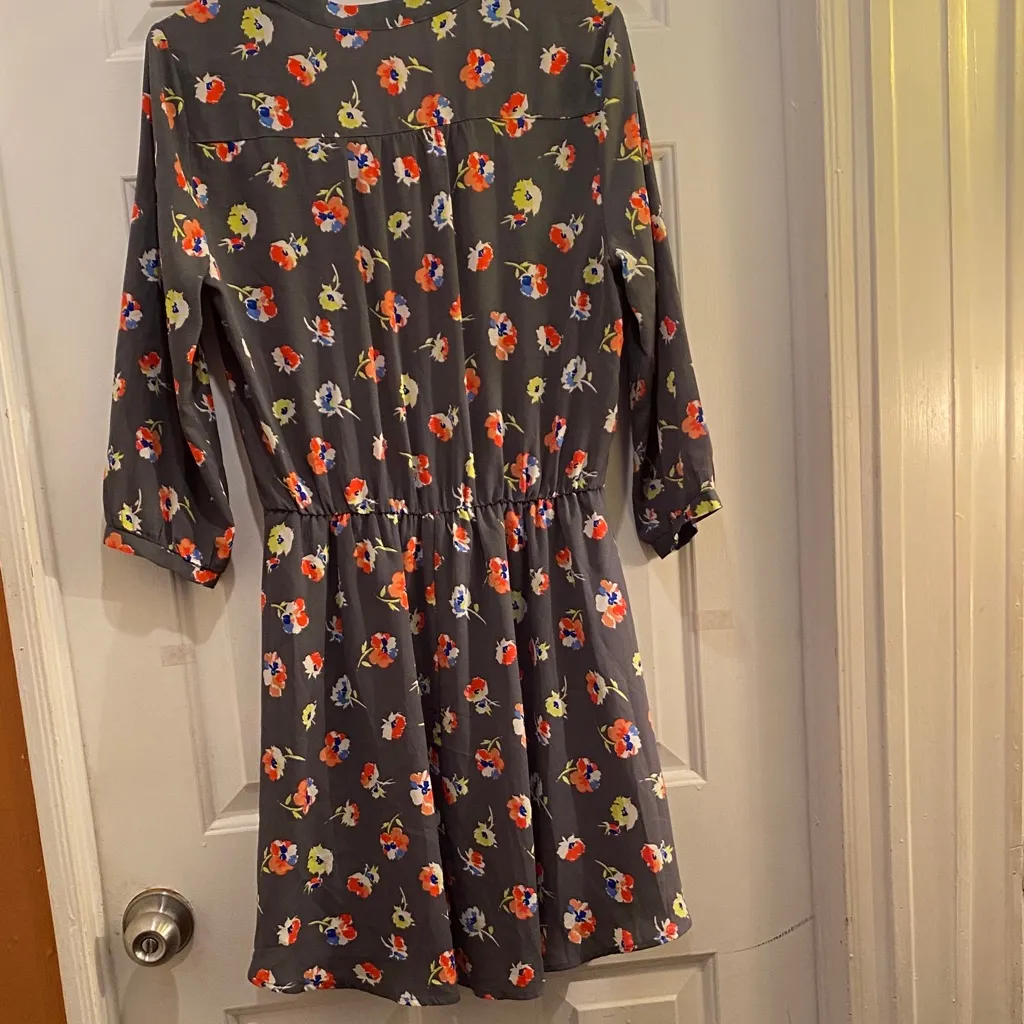 Lush Gray Midi Dress with Vibrant Floral Print - Image 8