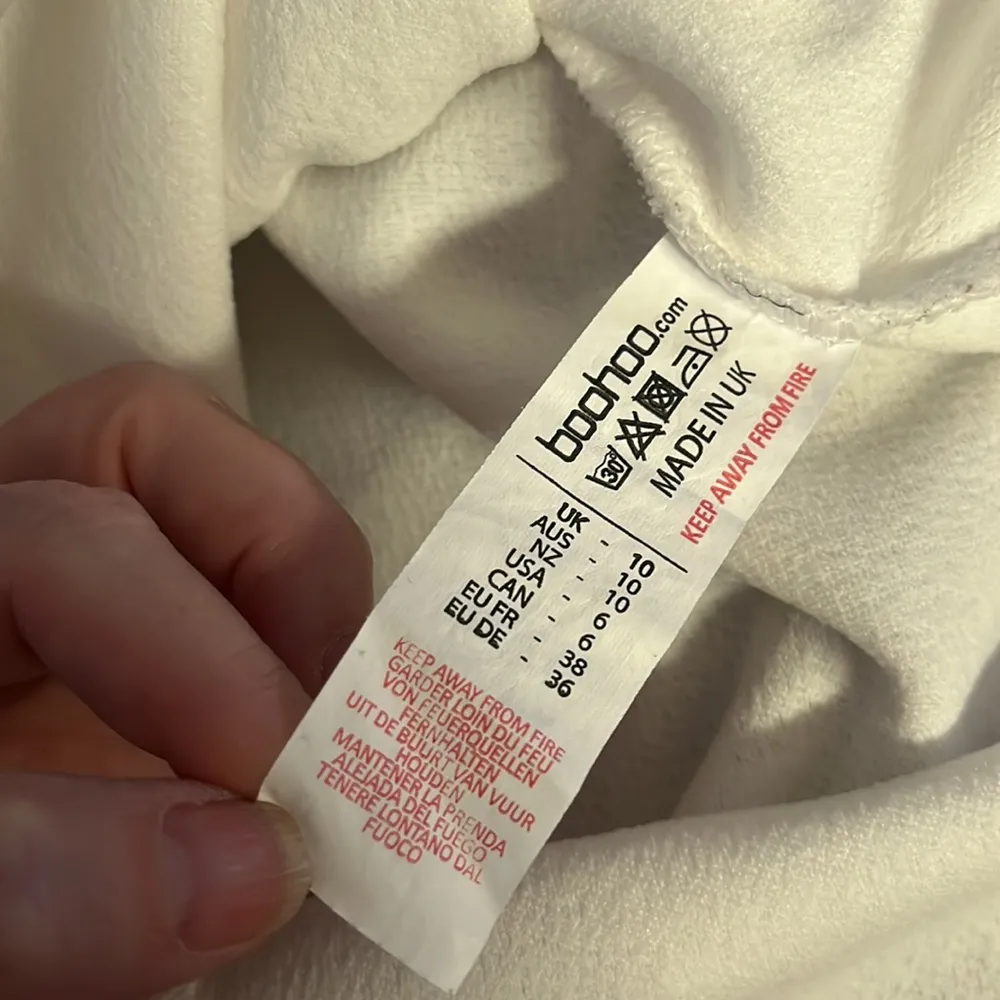 BooHoo lightweight scalloped tank top - Image 9