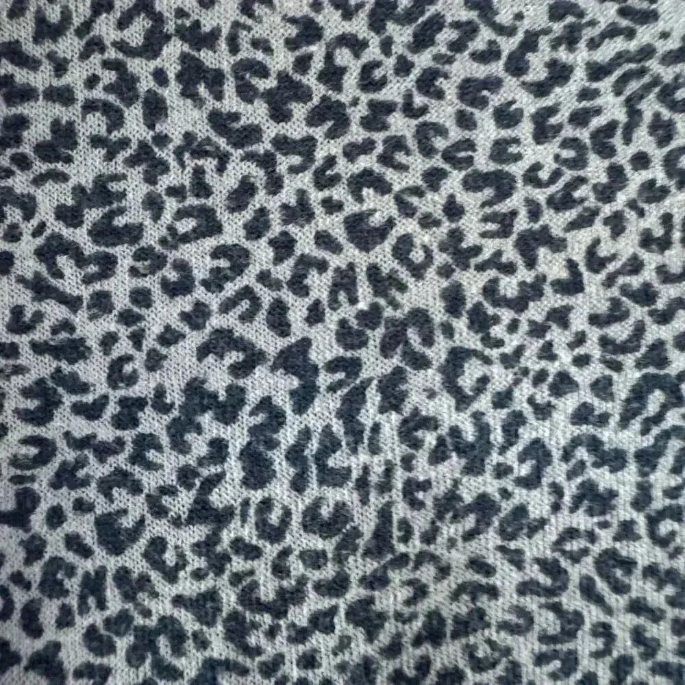 Athleta Chrome Blue Cheetah Breezy Scoop V-Neck Athleisure Tee Shirt SZ L #2135 - Image 10