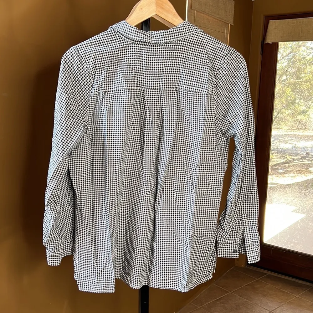 J Jill White Houndstooth Button Up Long Sleeve Rayon Shirt Size Medium - Image 9