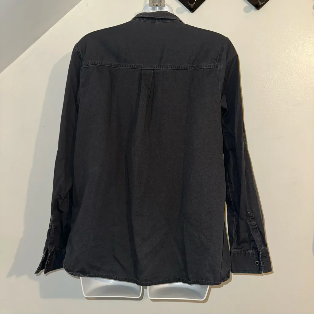 Old Navy dark Gray (?denim) Button Up shirt size medium in women’s - Image 7
