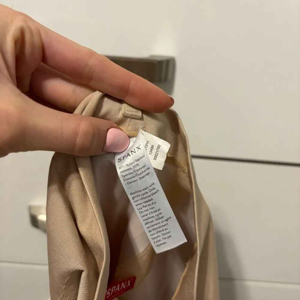 Spanx OnCore High-Waisted Mid-Thigh Shaper - Image 7