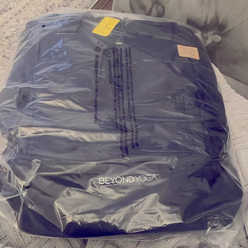 CONVERTIBLE GYM BAG - Image 10