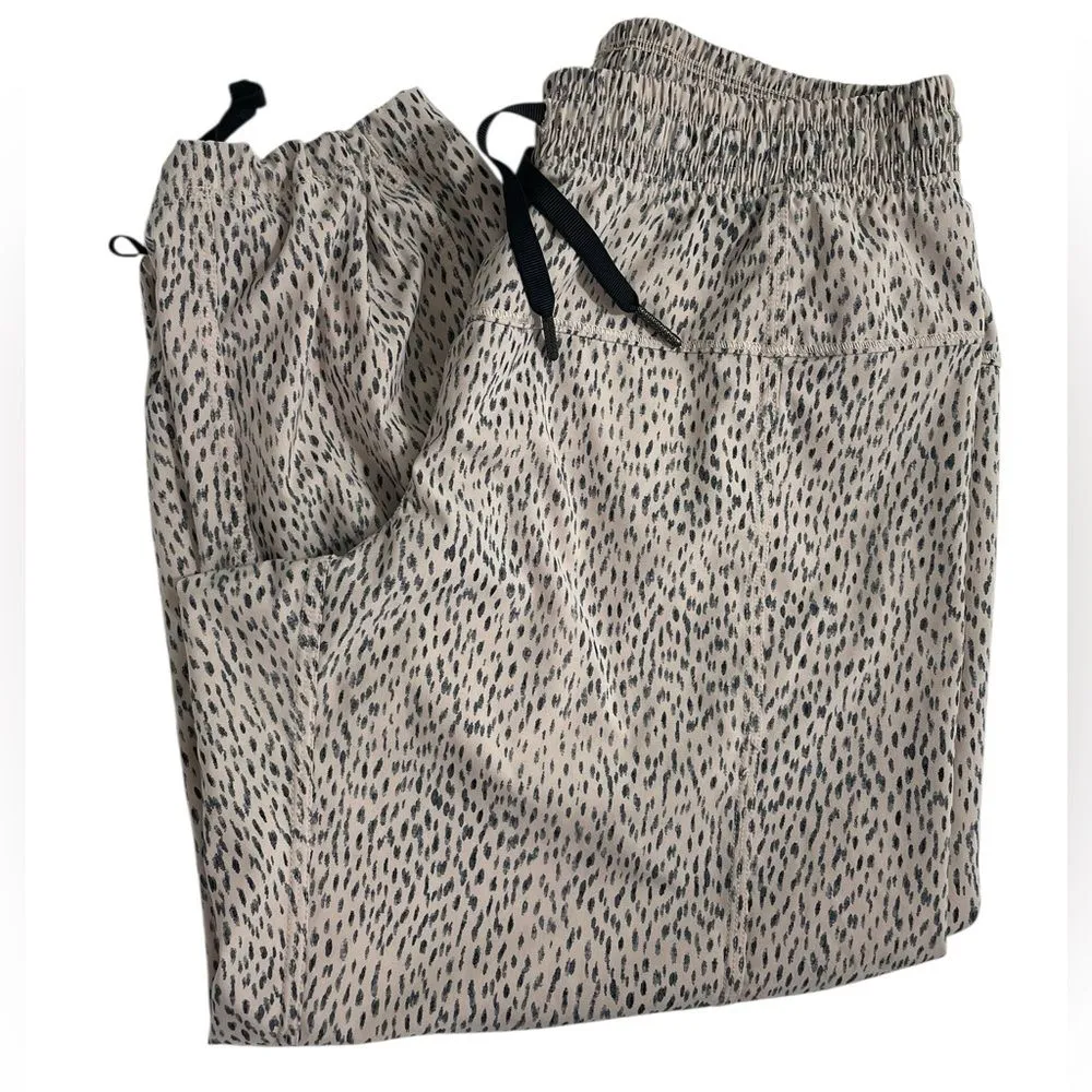 Lululemon Step Lively Crop Pants Dottie Dash Grain‎ Black Women’s Size 4 - Image 6