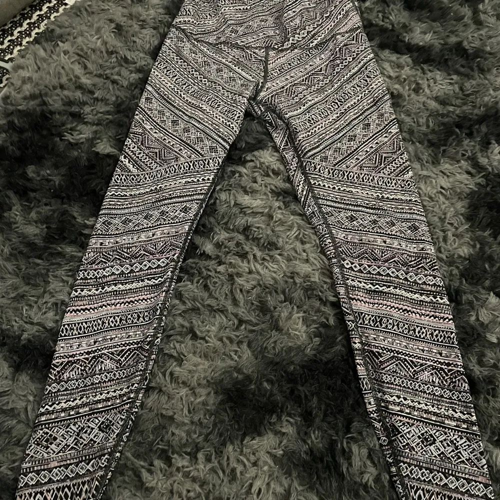 Lululemon Wunder Under High-Rise Tight *Engineered Full-On Luxtreme 28" Tribal P - Image 4