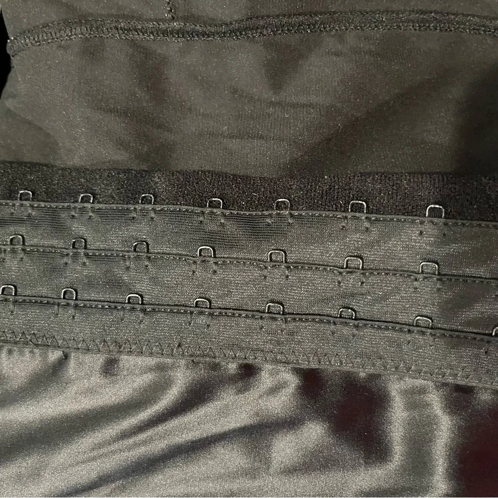 🌸BLUSH BLACK AND PINK LACE CORSET SIZE LARGE🌸 - Image 7