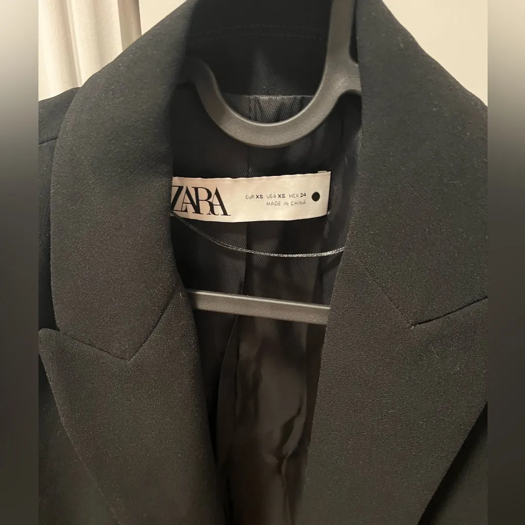 Zara black blazer missing button - Image 5