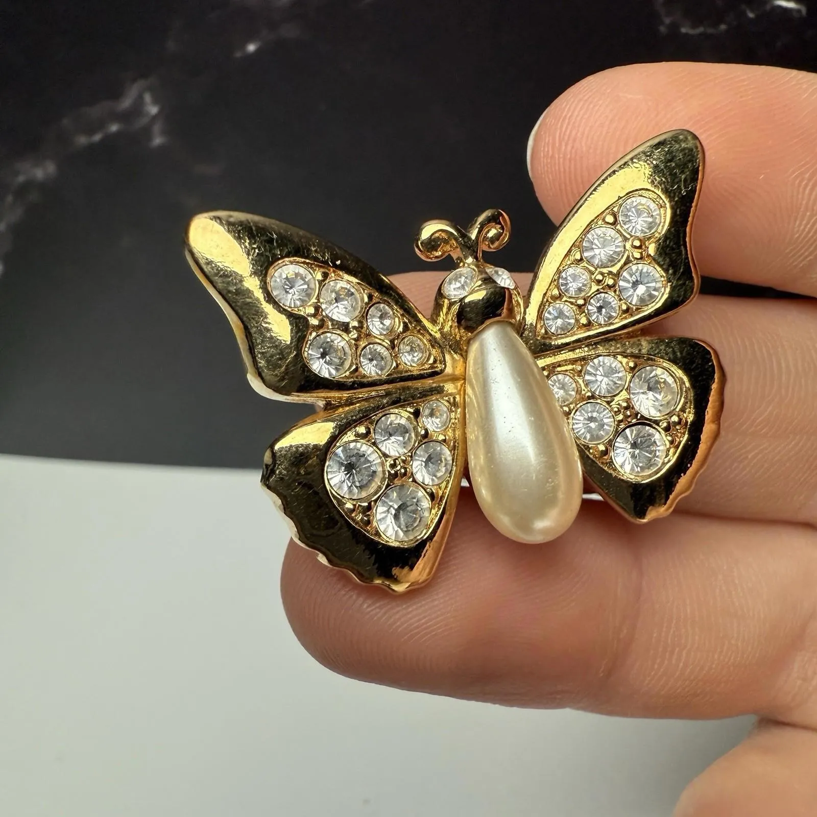 Swarovski Crystal Butterfly Insect Brooch Pin Gold Tone Faux Pearl Swan Signed - Image 6