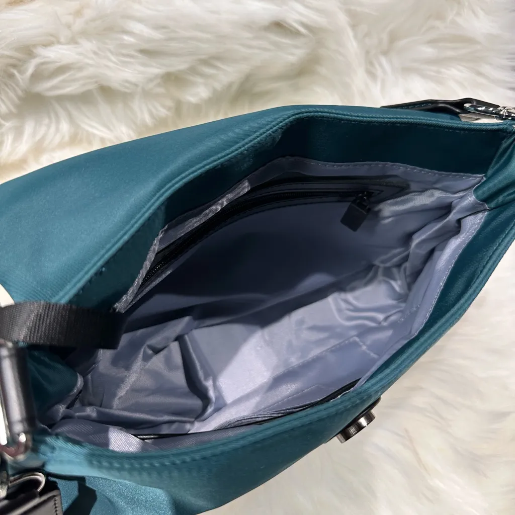 THE CITY SADDLE
MEDIUM CROSSBODY - Image 4