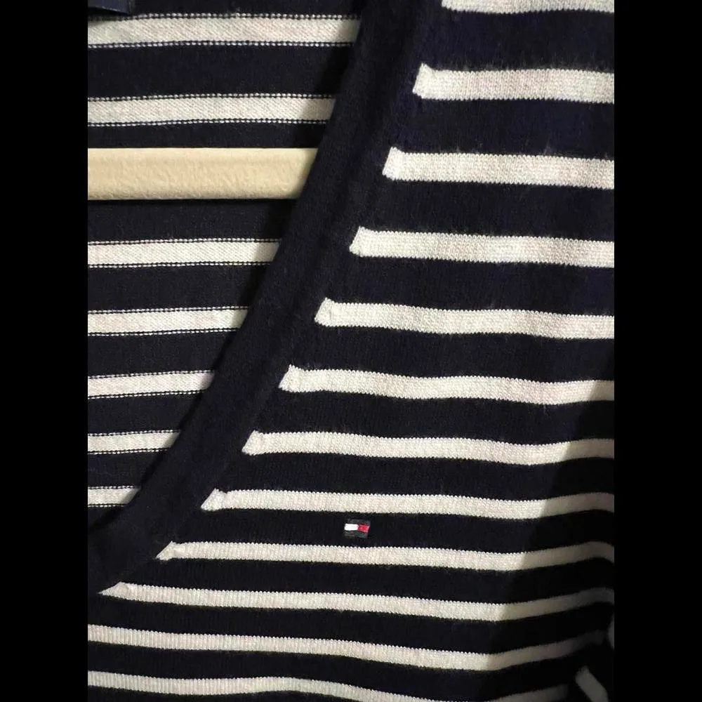 Tommy Hilfiger V-Neck Striped Sweater size X-Large - Image 7