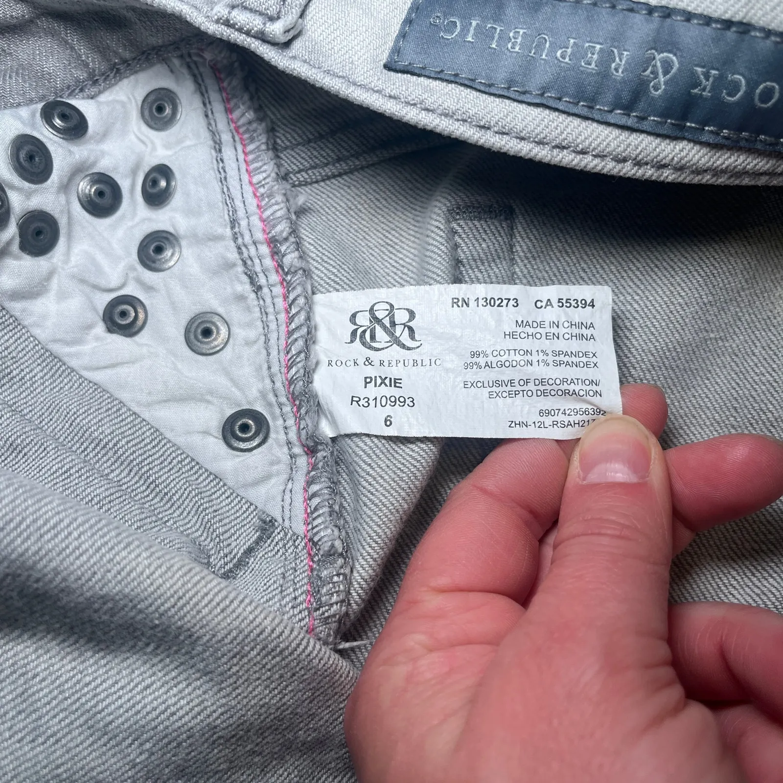 Rock & Republic Pixie Studded Zip Pocket Cut Off Denim Shorts Gray Size 6 - Image 7