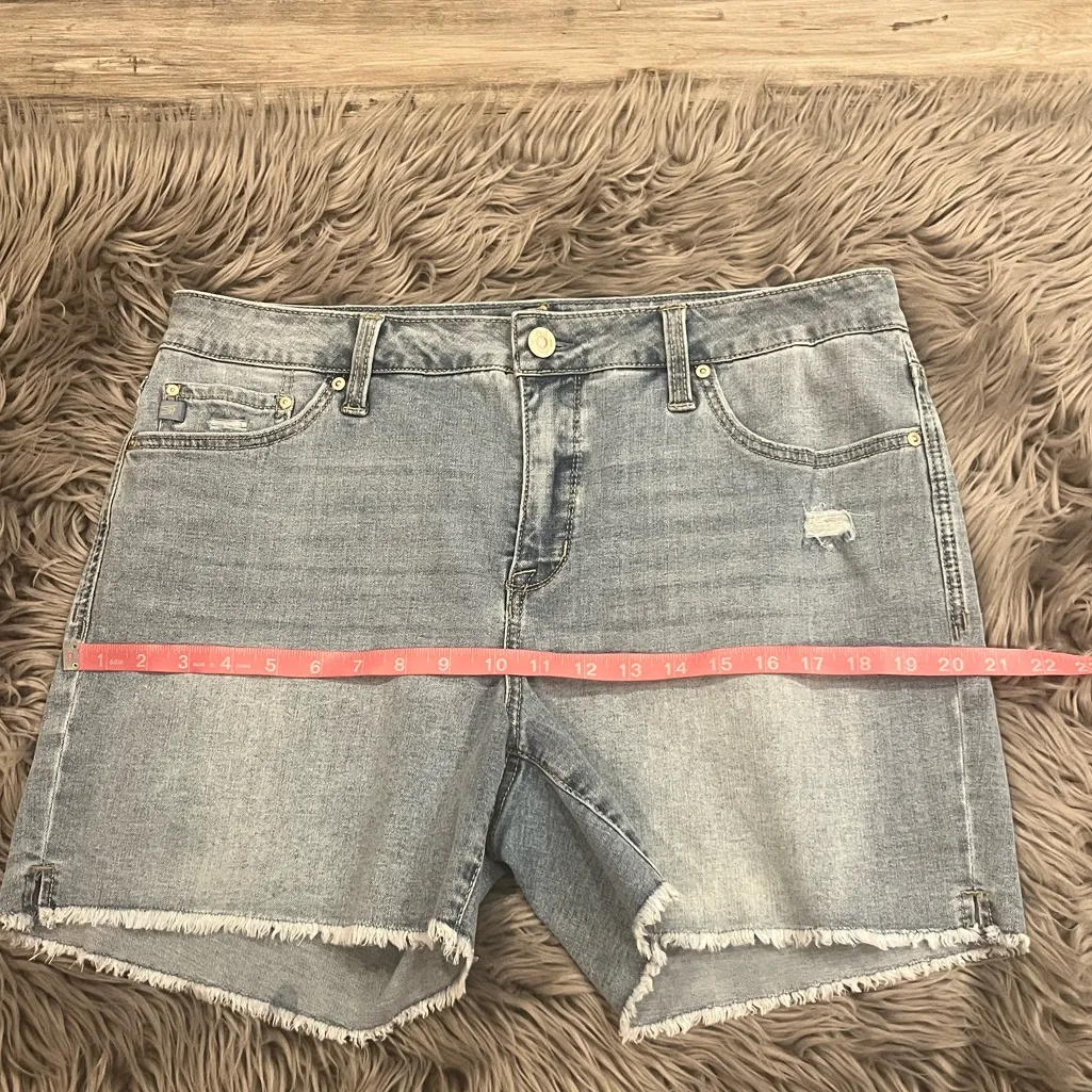 NWOT Seven7 Weekend shorts stretch denim frayed hem 12 - Image 7