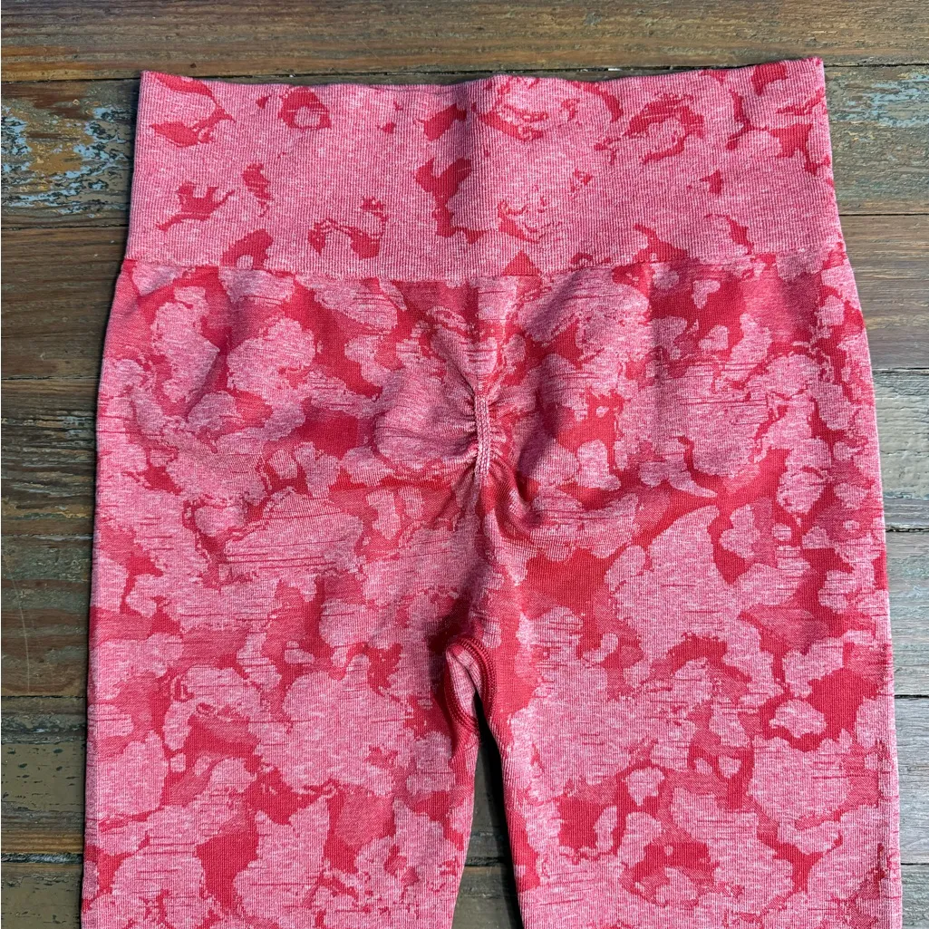 Gymshark Adapt Camo Seamless Leggings w Butt Scrunch in Red Camo ~ Size L 💚🍄 - Image 7