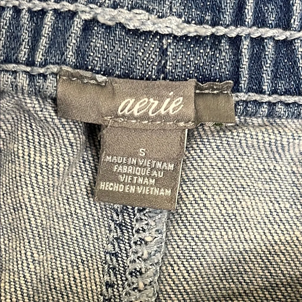 aerie Distressed Raw Hem Pull on Mini Light Wash Denim Shorts Size Small - Image 3