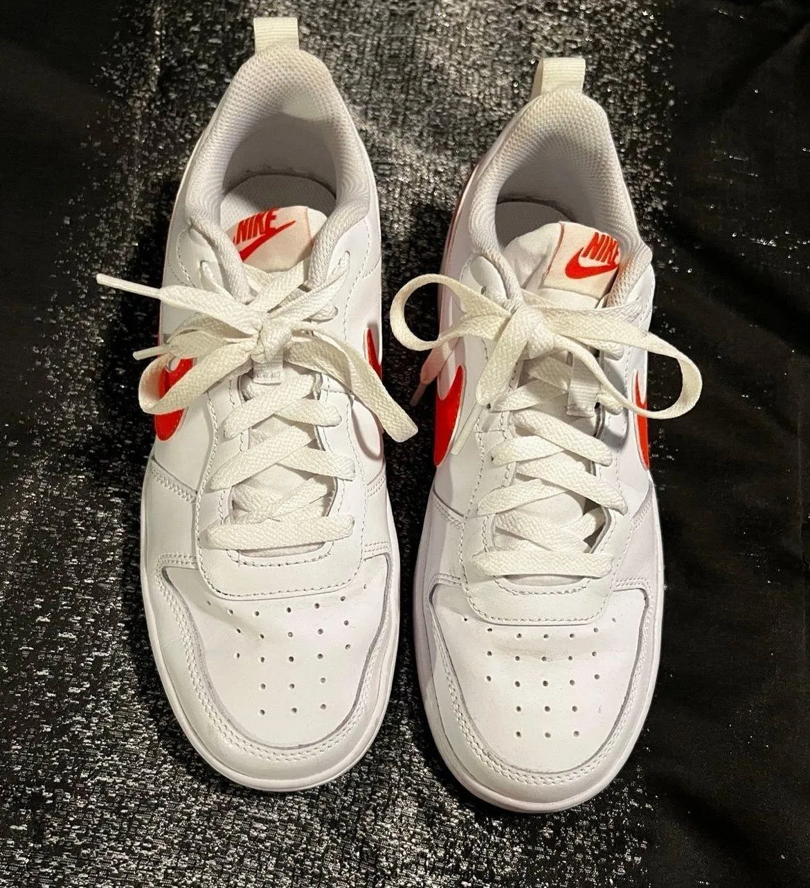 women sz8  lowtop tennis - Image 4