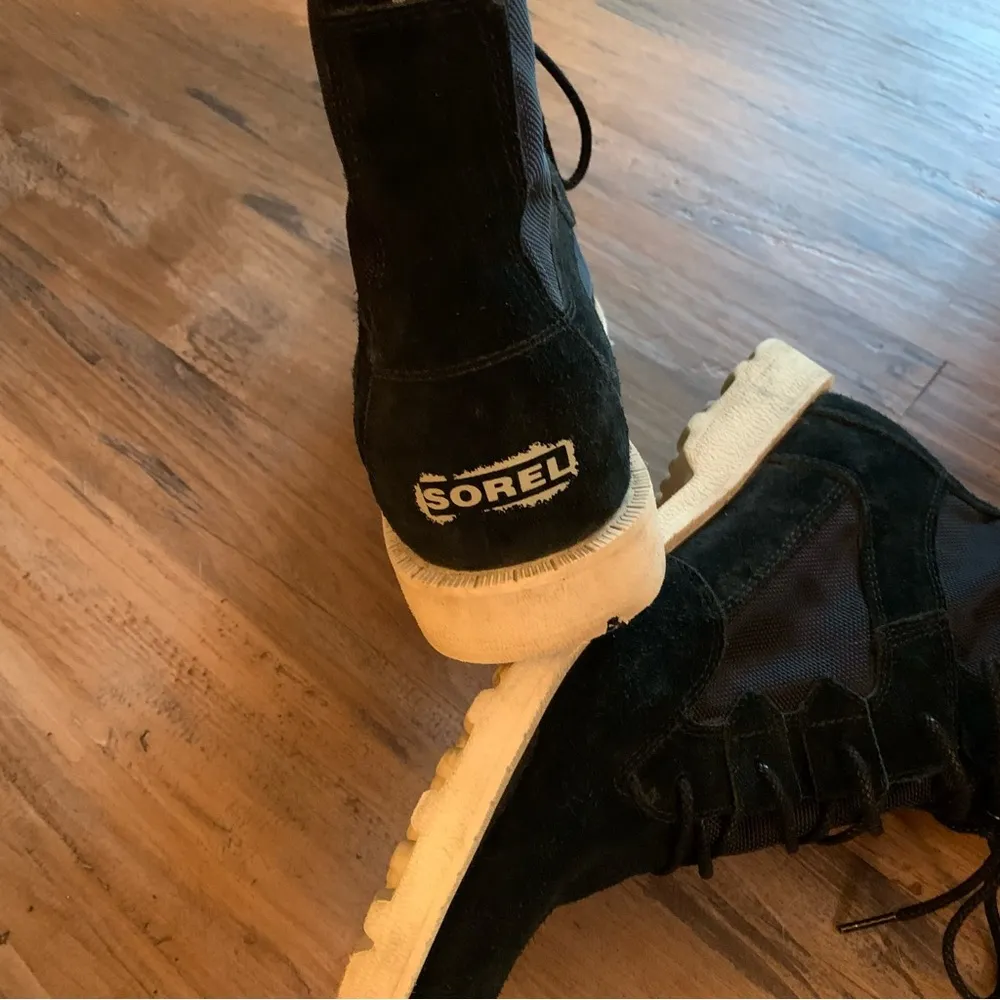 Women’s Sorel tactical Caribou Waterproof Black Boot Size 10 - Image 3