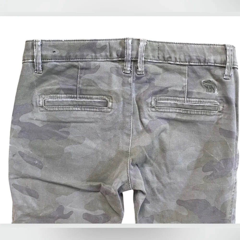 Abercrombie & Fitch Camo Army Green Low Rise Skinny Zipper Pants - Image 2