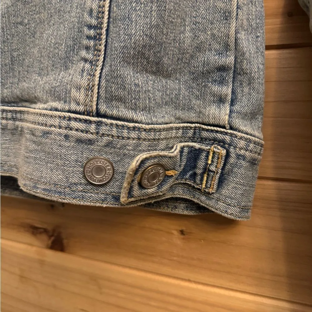 Hollister Y2K  Size Small Light Wash Stretchy Cotton Button Front Denim Jacket - Image 6