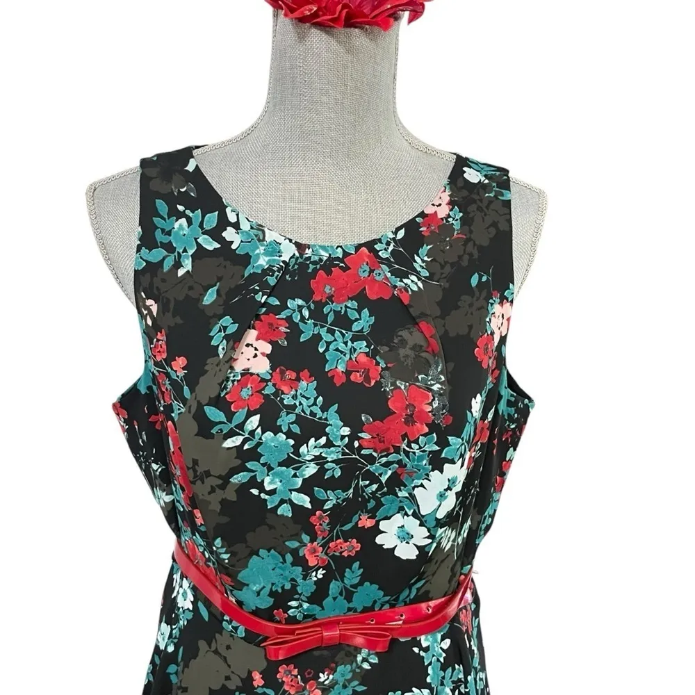 ELLE Aqua Floral
Print Pleated Fit & Flare Dress
Size M - Image 7