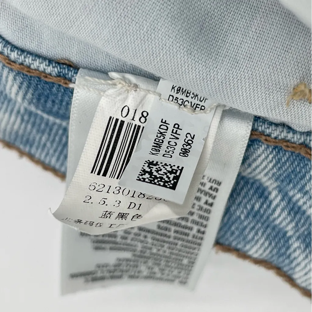 American Eagle AE Mom STRIGID Jean High Rise Women’s Sz 4 Short (Light Wash) - Image 8