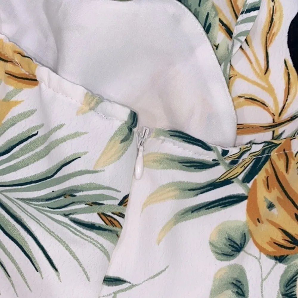 J.O.A floral vacay romper size large - Image 6