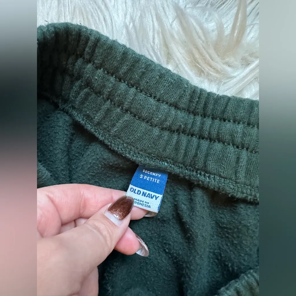 Old Navy SoComfy cargo sweatpants - Image 7