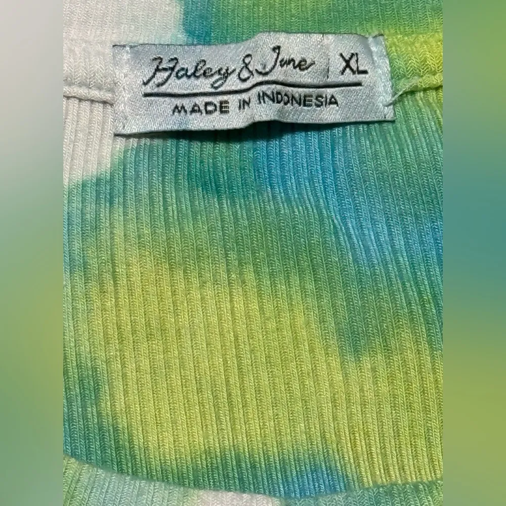 Handmade Haley & June Blue and Green Embroidered Earth Tie Dye tee size XL - Image 9