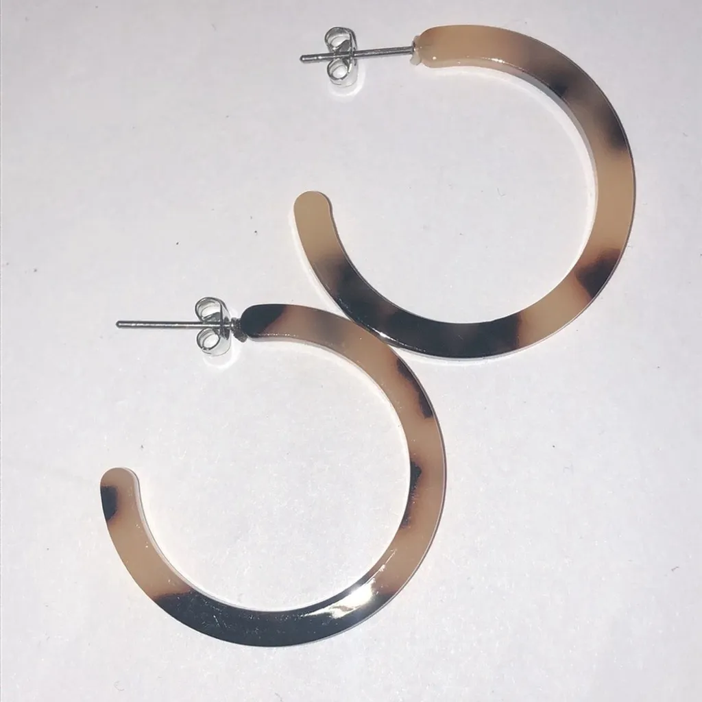 Jasmine Lane Tortoise Shell Boho Hoop Earrings - Image 7