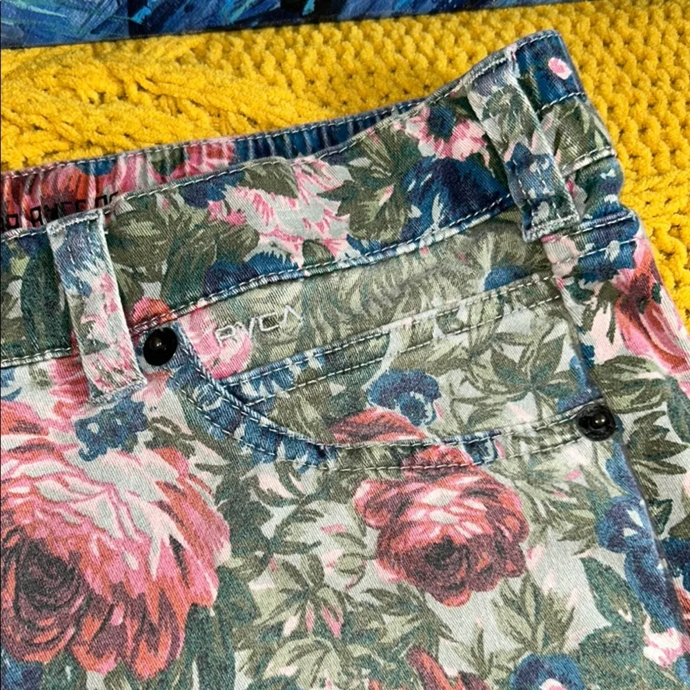 Rcva Size 29 Floral Women's Jean Shorts - Image 4
