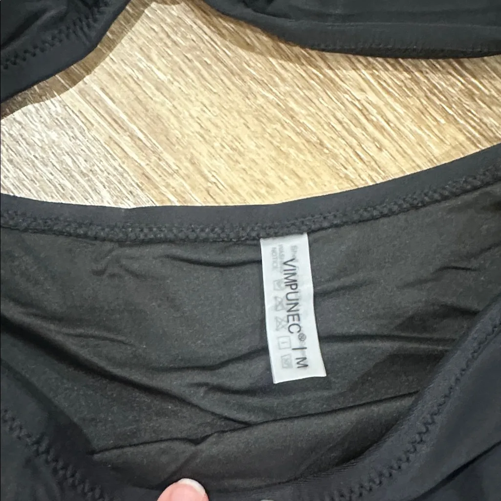 Black Bikini Set highwaisted with gold accent Size M - Image 3