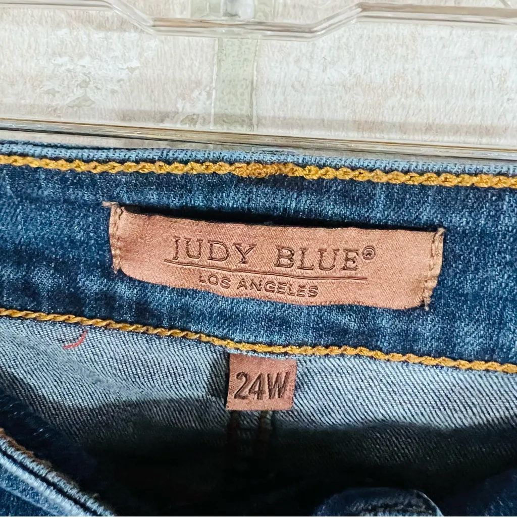 Judy Blue Skinny Fit  Dark Wash Capri Jeans Size 24W - Image 8