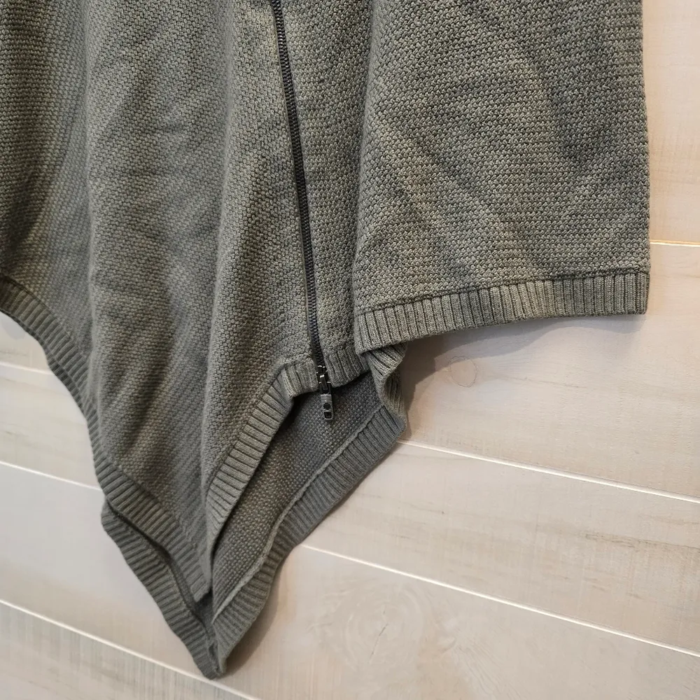 {OS} Lululemon On Thr Go Poncho Sweater Scarf Combo In Grey Sage - Image 3