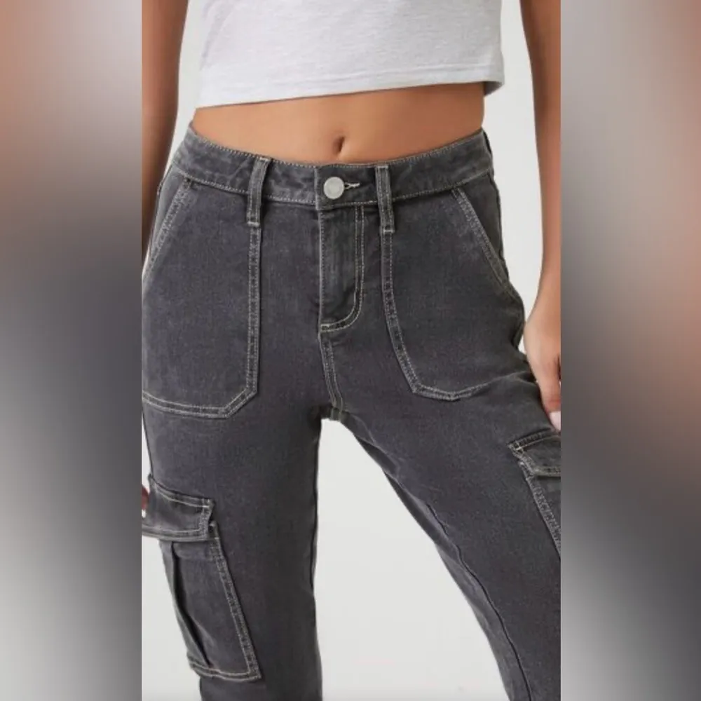 FOREVER 21 - Cargo Flare Jeans- Acid Washed Black Size 31 - Image 4