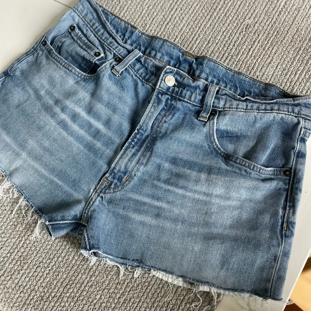 Frye Distressed Cut Off Jean Shorts Sz 34 Men’s Fit Size 8 - Image 6