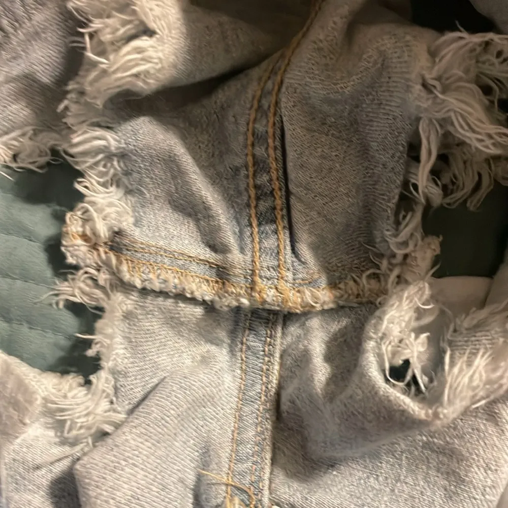 Pistola Light Wash Distressed Denim Shorty Shorts Size 28 Casual Beach Vacation - Image 8