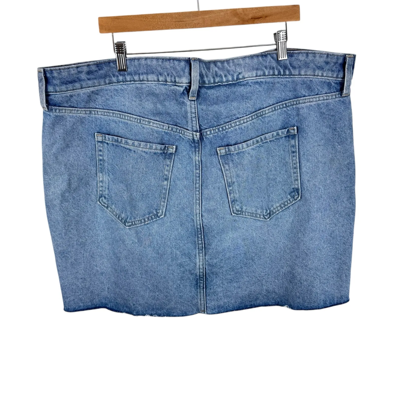 Old Navy 100% Cotton Light Wash Mildly Distressed Mini Jean Skirt Size 22 - Image 2