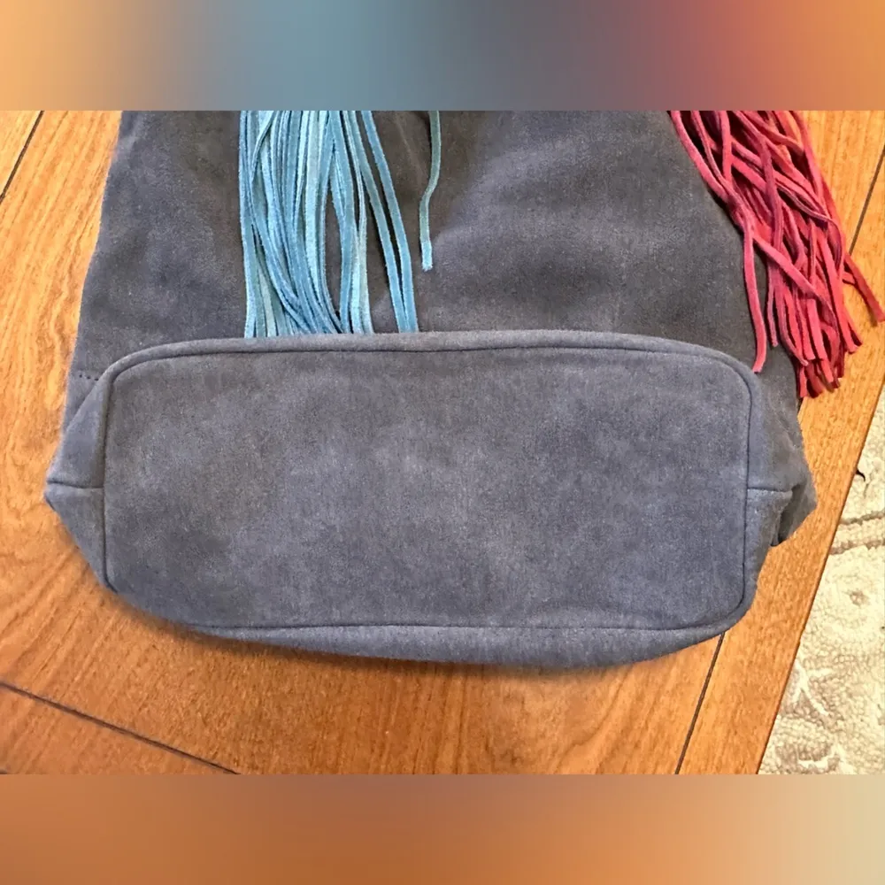 NWOT Monserat De Lucca Leather Bucket Bag w/ Bright Tassels - Image 5