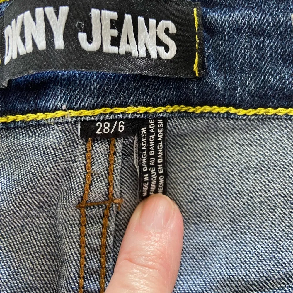 DKNY Waverly Straight Leg High Waisted Jeans Dark Wash Size 6 - Image 4