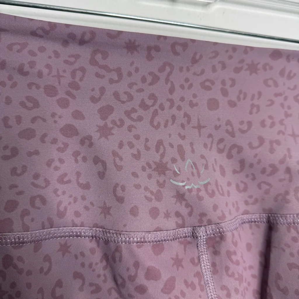 NWOT Beyond‎ Yoga x Barre3 Mauve Leopard Leggings Small Activeware Gym Stretch - Image 9