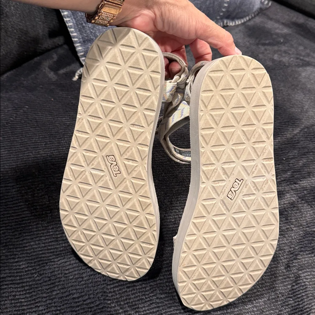 Teva Midform Women’s 
Size 11 gray straps 
Universal Sandal - Image 6